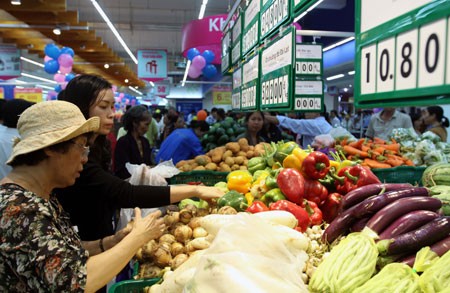 Hanoi prepares goods for 2014 Tet holiday - ảnh 2